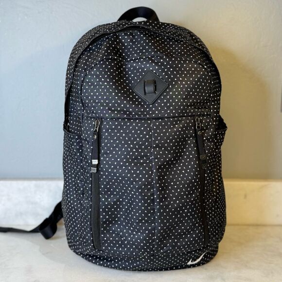 tumi backpack side Alpha Bravo Nomadic Khaki construction:Gatorshell SUIKIHUM Travel Backpack,Laptop Backpack with an organisational panel Color:Chrome - Silver